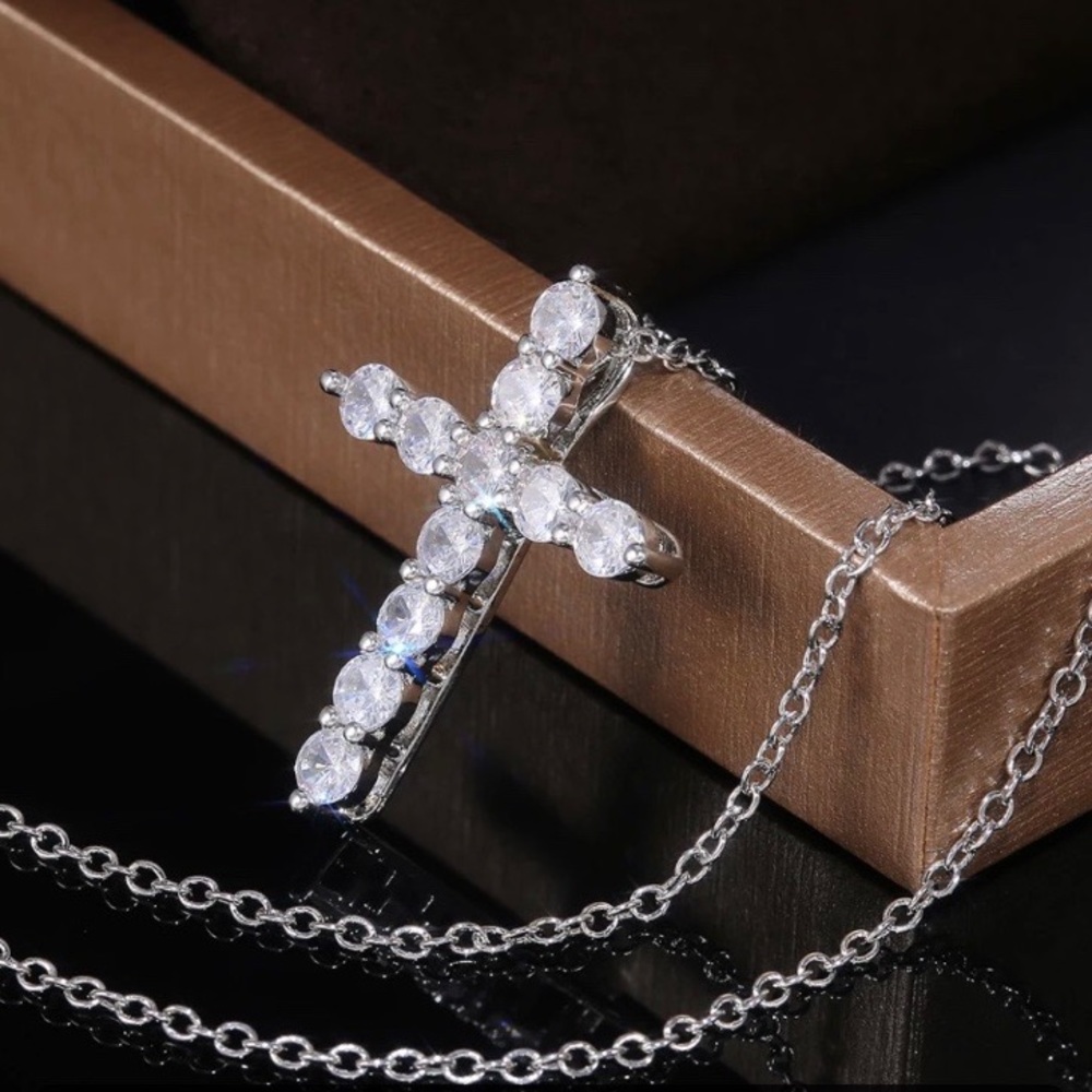 925 STERLING SILVER ROUND DIAMOND CROSS NECKLACE - Picture 4 of 6